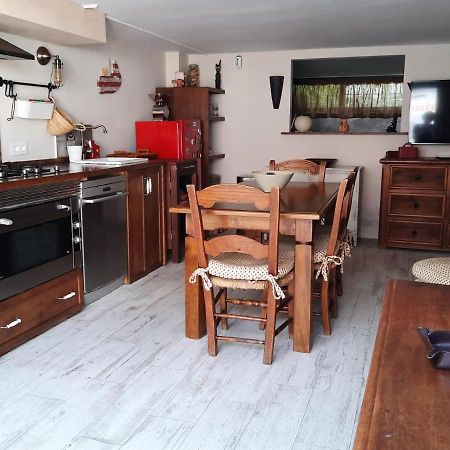Un Apartamento Vacacional Con Detalles De Un Hogar Mairena del Aljarafe Exterior photo