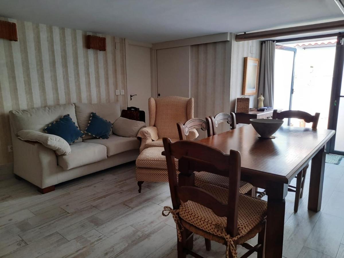 Un Apartamento Vacacional Con Detalles De Un Hogar Mairena del Aljarafe Exterior photo