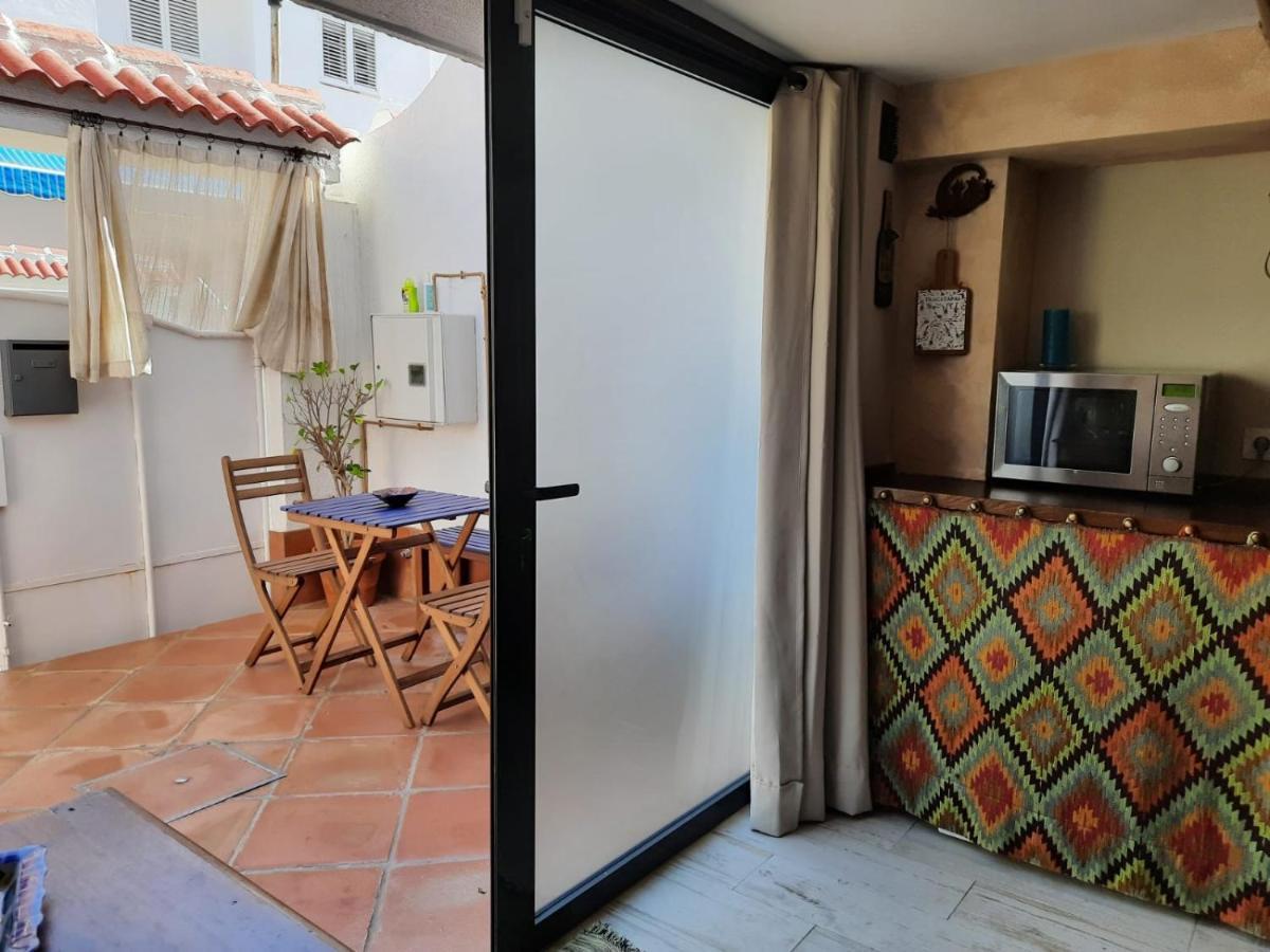 Un Apartamento Vacacional Con Detalles De Un Hogar Mairena del Aljarafe Exterior photo