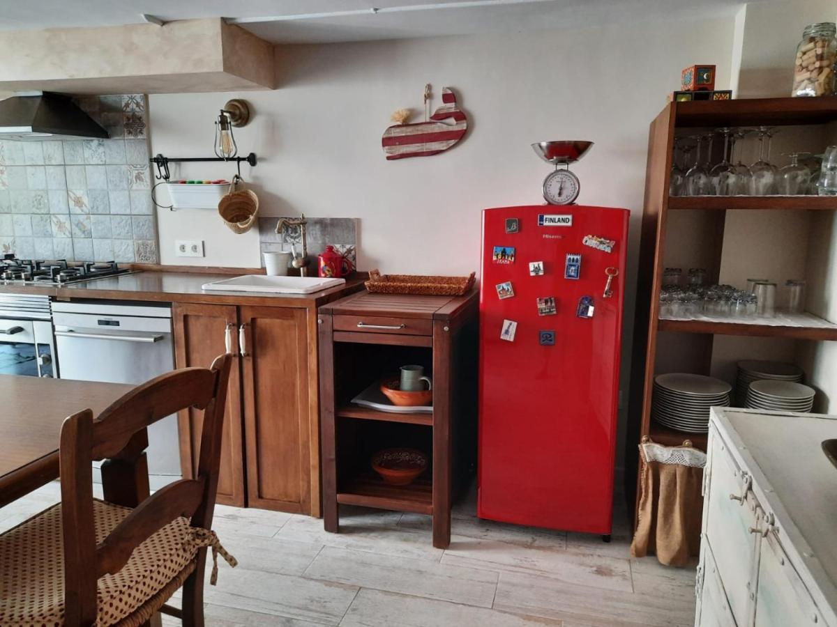 Un Apartamento Vacacional Con Detalles De Un Hogar Mairena del Aljarafe Exterior photo
